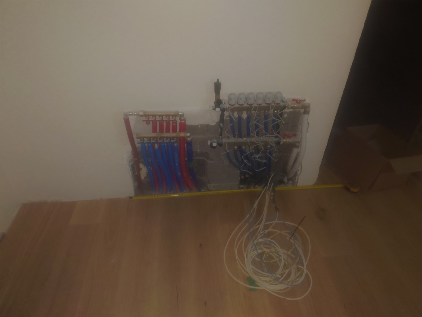 Montering av skåp för värmecentral
